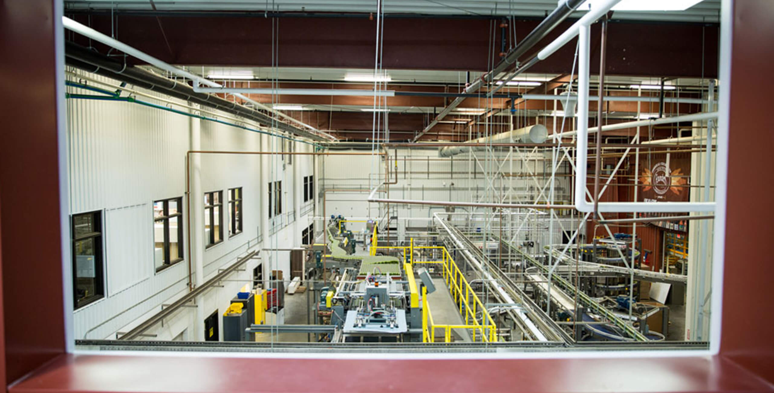 Packaging line and brewing facility